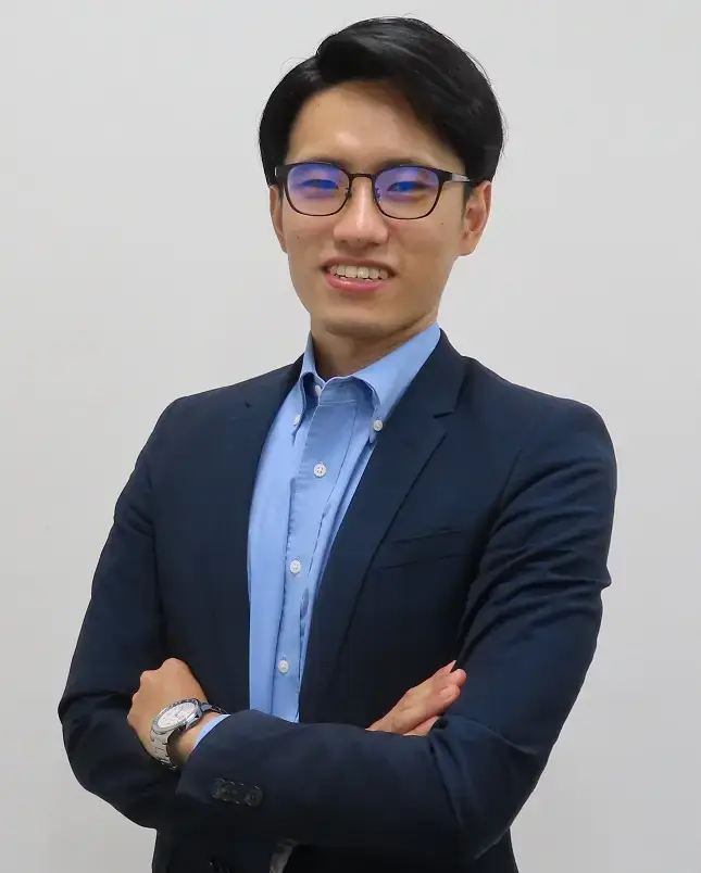 初谷 純氏